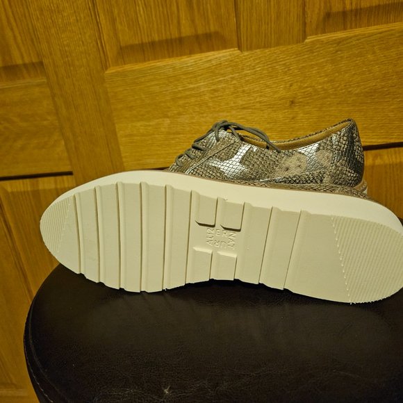 Naturalizer Oxfords Emme Silver Snake - - Size 10 - Picture 5 of 5